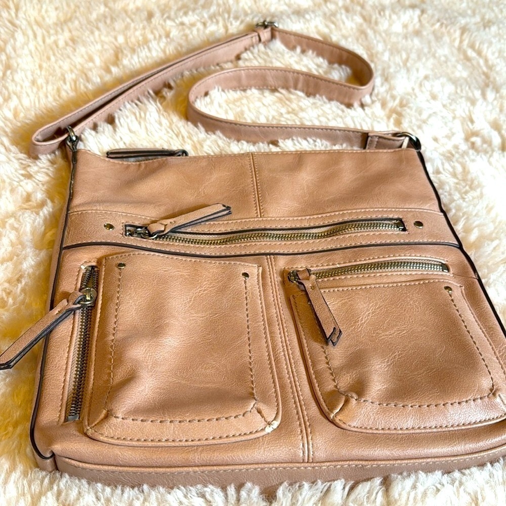 INC cross body bag 💼 in pale pink shade it’s roomy & soft sturdy adjustable EUC